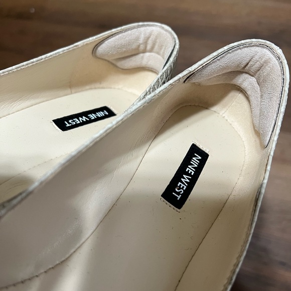 Nine West NEW Off-White Reptile Textured Almond Toe Flats - Picture 6 of 7